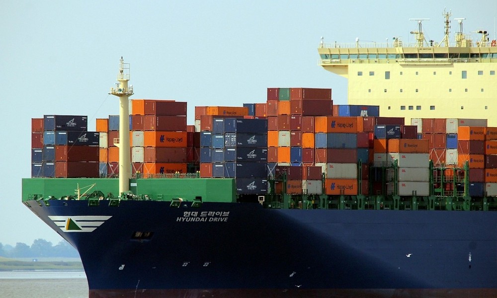 Ship containers
